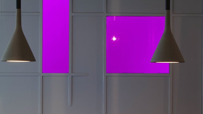 Dès la réception, le gris est à l’honneur. Le Grey Hôtel.