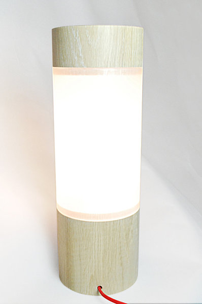 Dernière née : la lampe Tempête dans son habit de chêne naturel.Tube en plexiglas opaque blanc.