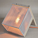 Détail chic : le choix parmi 20 coloris de cordon électrique « textile ». Lampe Twiit. Détail chic : le choix parmi 20 coloris de cordon électrique « textile ». Lampe Twiit.