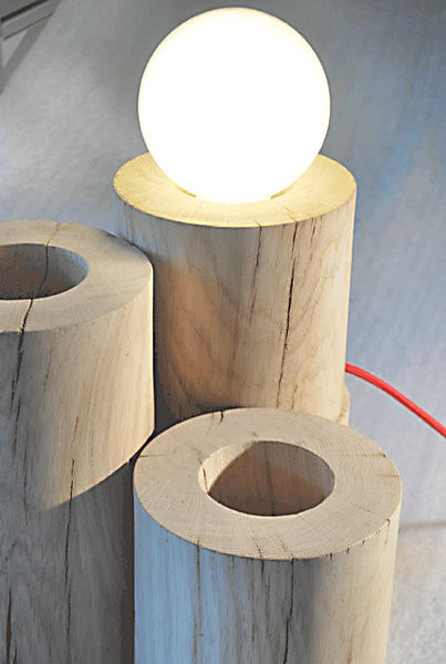 Les trois formats de la lampe Lune permettent de jouer sur différentes hauteurs.