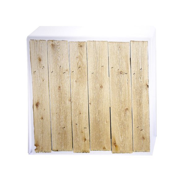 Un tabouret ? Non une lampe cube en bois. 112 €. Acrila. www.acrila.com