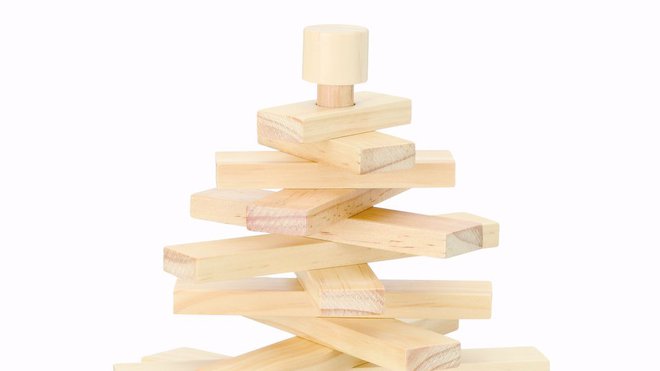 Une décoration de noël unique, en bois blond. Chaque branche peut être déployée de façon individuelle pour créer un sapin personnel. H 23 cm. 30 €. Muji. www.muji.eu