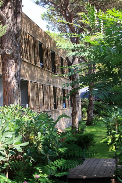 Les chambres face au lagon : les jeux de matières et de lumières caractéristique du travail de l'agence, ici encore, luxe, simplicité et volupté.