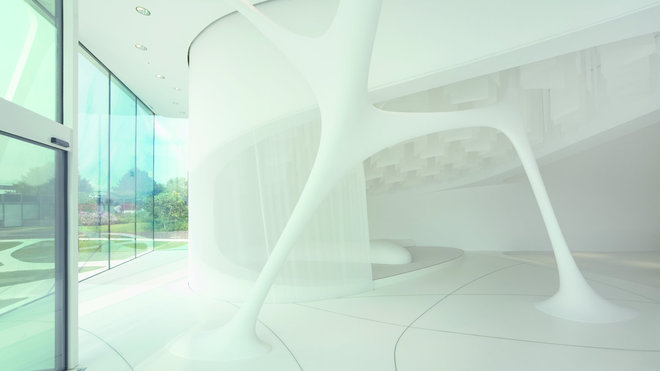Formes organiques et esprit futuriste dans l’esprit de Zaha Hadid.
