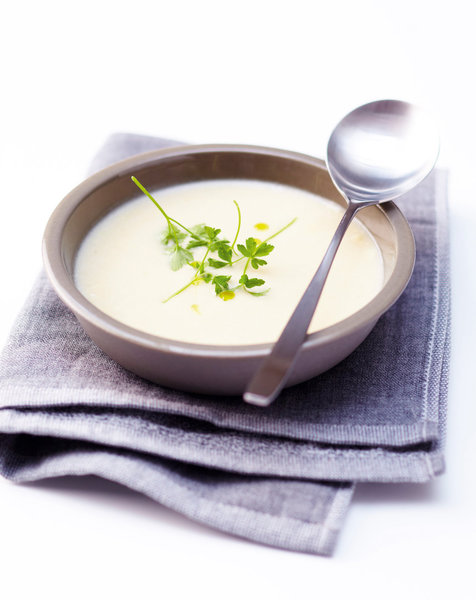 Pour une entrée hivernale chic, Picard a concocté un subtil velouté de légumes oubliés agrémenté de Saint-Jacques.