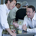 Gourmands et gourmets Simon et Vincent Ferniot mettent la cuisine des grands chefs en bocaux.