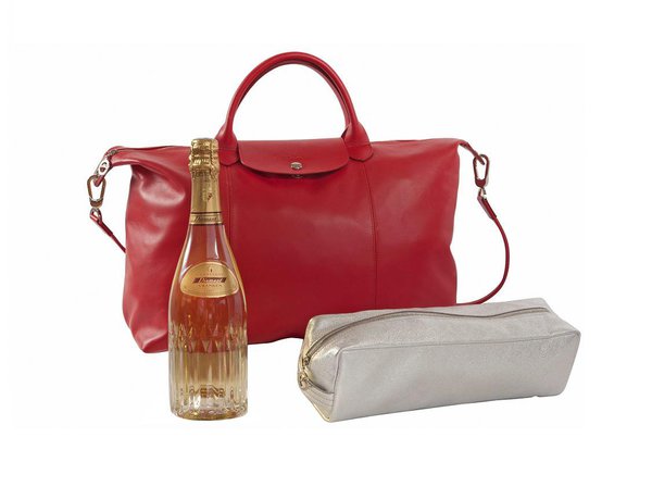 Sac Longchamp en cuir rouge pour accueillir le champagne cuvée est le Diamant Brut, Vranken.