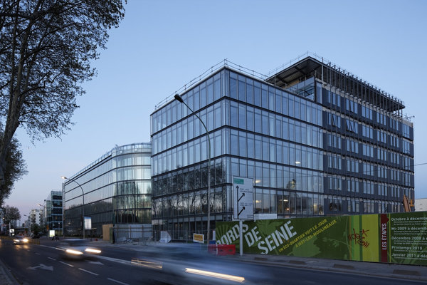 Le nouveau siège de BNP Paribas Real Estate construit en bord de Seine, dans un éco-quartier d'Issy les Moulineaux.