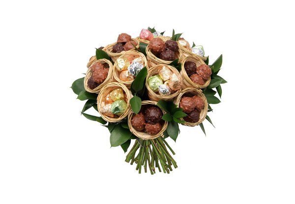 Original et savoureux, le bouquet gourmand « Le Goûter de Noël », associe feuillages frais et de petits paniers d’osier remplis de délicieux rochers et truffes fondantes. A offrir à des gourmands. Existe en 3 tailles : à partir de 29 €