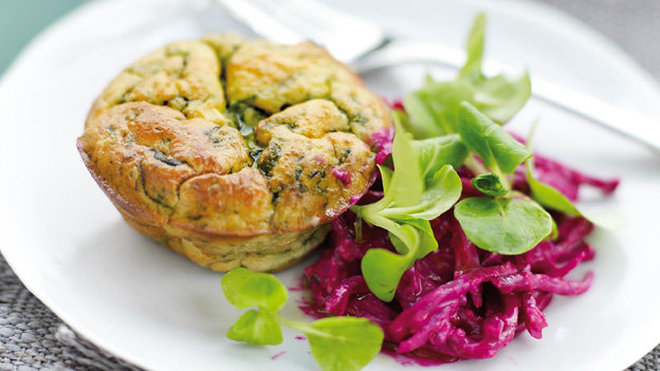 Louise Denisot propose une intéressante recette de flan végétarien où la mâche se retrouve une fois cuite et une fois crue.