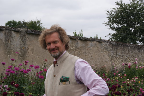 Louis-Albert de Broglie est également propriétaire de la maison Deyrolle, éditeur notamment des plus belles planches de botanique.