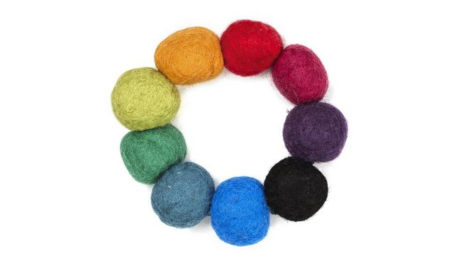 Un dessous-de-plat aussi beau qu’un collier. En feutre multicolore. Diamètre 15 cm. 26 €. Dessous de plat Kula. Normann Copenhagen. Goodobject. www.goodobject.me