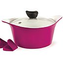 Enfin une cocotte qu’on ne voudra plus cacher au fond d’un placard. En céramique écologique, anti-adhérente, elle est disponible en 5 coloris. Adaptée à l’induction. Diamètre 24 cm. 70 €. MyCocotte. Cookut.