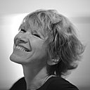 Designer reconnue, Angie Anakis crée des espaces et aménage des lieux contemporains avec une réelle approche ergonomique.