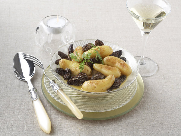 Une jolie association de Ratte du Touquet avec d'élégantes morilles et une sauce relevée à base de Morbier