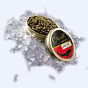 Champagne ou vodka avec le caviar ? Deux écoles s’affrontent. Le champagne excite les papilles tandis que la vodka glacée les anesthésie. A vous de choisir… Caviar Impérial.