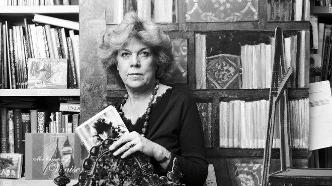 Selon Isabelle, « Il faut beaucoup observer pour pouvoir réinventer, dessiner pour maîtriser le trait et lorsque la technique devient innée, elle laisse la place au geste libre, à la création pure ».