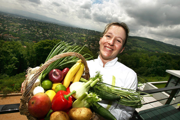 La chef, Audrey Depouilly, vous accueille dans sa cuisine à manger. Une formule chaque jour réinventée.