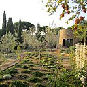 Un jardin authentique et écologique, une belle promenade pour les clients, et la joie de profiter d'un jardin privatif avec accès direct de sa chambre. Un jardin authentique et écologique, une belle promenade pour les clients, et la joie de profiter d'un jardin privatif avec accès direct de sa chambre.
