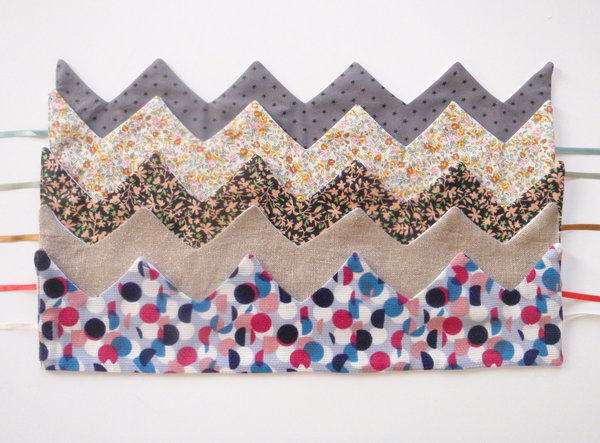 Couronnes réalisées à la demande en coton, en laine, ou en cachemire • 29 €.