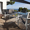 Avec ses reflets irisés et ses coloris variés, elle offrira un encadrement de piscine parfait. Dalles en ardoise, disponible chez Castorama.