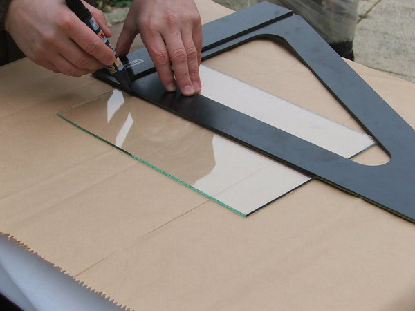 Etape 3 : Tracer la ligne de coupe toujours au feutre noir.