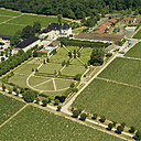 Le domaine réunit les meilleurs Crus de la région : Beaujolais Rouge, Morgon, Régnié, Beaujolais Blanc, Brouilly Château de Saint-Lager.