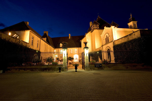 Un cadre châtelain qui sait mêler avec élégance charme historique et épure contemporain.