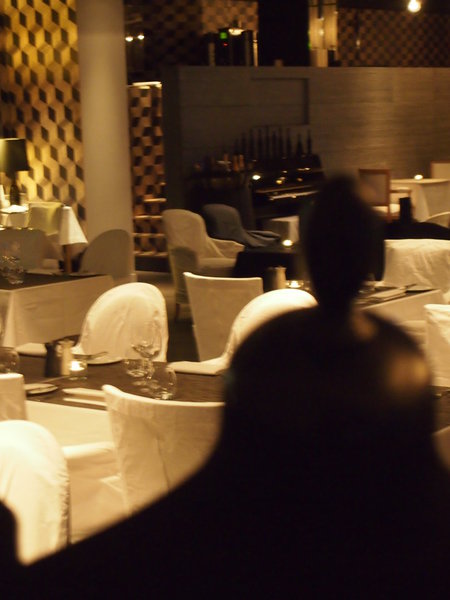 Le service incarne le plaisir de recevoir et font de cette maison, un lieu magique au sein duquel, on aurait envie de revenir.