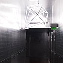 L’hôtel est redécoré sous la griffe de la Maison de mode Martin Margiela pour incarner un havre de paix au cœur du triangle d’or entre les Champs-Elysées, l’avenue Montaigne, le Grand Palais et la Place de la Concorde.