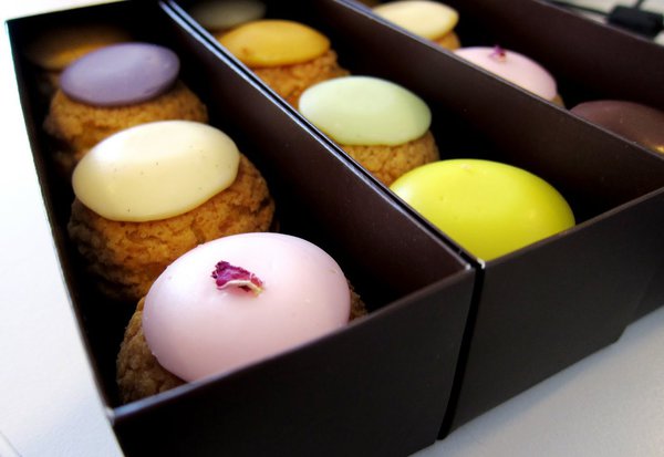 Totalement conceptuel, Popelini ne proposent que des choux, à de multiples parfums et dans de bien jolies boîtes.