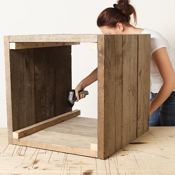 Etape 6: assembler les quatre faces de la jardinière.