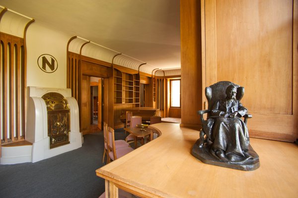 Les conceptions artistiques d’Henry van de Velde se manifestent très nettement dans sa maison appelée «  Haus Hohe Pappeln » ou «  High Peupliers » à Weimar, dans laquelle il habita avec sa famille de 1908 à 1917. L’exposition « Passion, Fonction, Beauté » du Neues Museum de Weimar, ouverte du 24 mars au 23 juin 2013, montre quelle fut la contribution de van de Velde à l’art moderne européen.