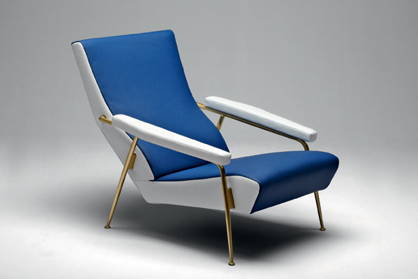 Mieux qu’un club, ce fauteuil, conçu en 1953 par Gio Ponti, pour son propre usage, a été récemment réédité. Il est composé d’une structure en acier satiné, et recouvert de cuir bicolore. Son inclinaison particulière favorise la relaxation et la farniente.