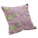 Un coussin pour les romantiques. 100% coton surpiqué. 65 x 65 cm. 83 €. Coussin Asie Centrale. Le Monde Sauvage. www.lemondesauvage.com