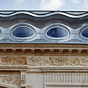 L’extension accueille un grand rayon de lumière, et donne à voir les toits de Bordeaux, tout en conservant l’intimité.