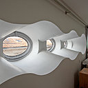 L’espace à l’architecture organique  a des accents futuristes. Tous les yeux sont de vraies fenêtres que l’on peut ouvrir pour l’aération.