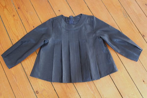 Modèle Sofia en lin chintz couleur encre.