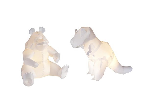 Magnifiques lampes Panda ou Tyrannosaure, à monter soi-même façon pliage origami. Cette lampe fera à la fois plaisir aux enfants et leur permettra de s’éveiller en la montant eux-même. 40 € chez absolumentdesign.com.