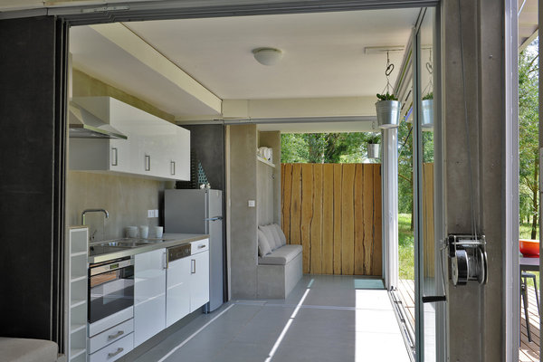 Les murs intérieurs sont fabriqués à partir de plaques de béton mélangées à des copeaux de bois.