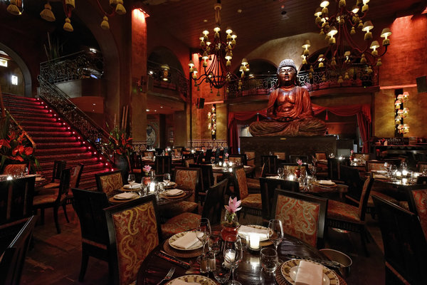 La grande salle de restauration et son Buddha toujours aussi majestueux.