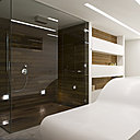 Dans le loft de Bordeaux, Teresa Sapey a dessiné le mobilier sur mesure: plans vasques, dressing, rangements...