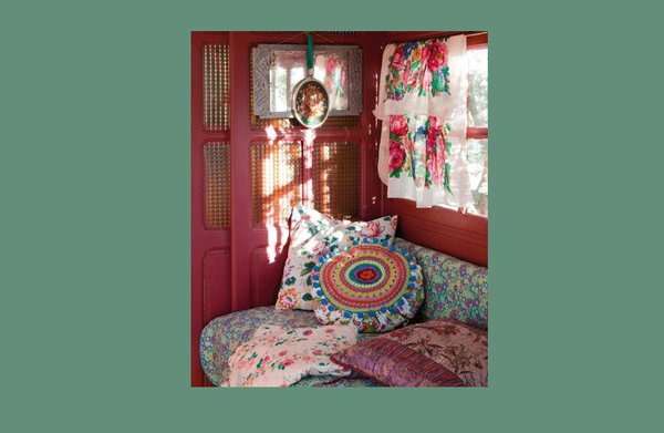 Coussin nomade dans un esprit gipsy.