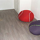 Une fois posées, les lattes de stratifié apporte un style contemporain à la pièce et une très grande facilité d'entretien.