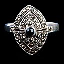 Magnifique bague de style art déco en argent et onyx entouré de marcassites (Tour de doigt 53) Magnifique bague de style art déco en argent et onyx entouré de marcassites (Tour de doigt 53)