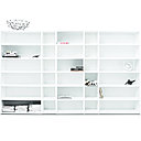 La gamme Lecco est le système de rangement le plus fonctionnel et le plus flexible de la marque Bo Concept. Proposant un large choix de longueurs d’étagères, de façades, de couleurs, elle vous permet de ranger toutes vos affaires avec style. Combinaison murale « Lecco » en bois laqué blanc, L 327 x H 197 x P 41, 2695 €, Bo Concept.