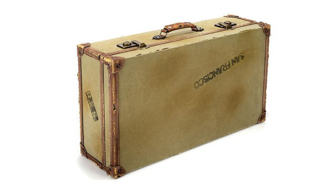 Originale, une malle façon valise pour une décoration inspirée des voyages. L 63,5 x 20,5 x 43,5 cm. 45 €. Francisco. Alinéa.