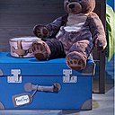 Une malle pour ranger les jouets des petits. Pliante, elle prend peu de place lorsqu’on ne l’utilise pas. L 57 x 35 x H 28 cm. 14,99 €. Pysslingar. Ikéa.