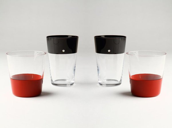 L’entreprise de laque souhaite développer des produits adaptés à la vie contemporaine tout en valorisant les techniques traditionnelles des laques de Takaoka. Avec cette nouvelle marque «  Den », elle souhaite transmettre la tradition aux générations à venir.