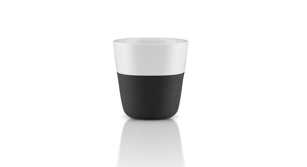 Eva Solo propose une petite tasse pour vous permettre de prendre un petit expresso dans la journée. En porcelaine blanche et avec son anneau amovible en silicone, cette tasse très design saura habiller votre bureau. Lot de 2 tasses de 8 cl, 14,50 € chez uaredesign.com.